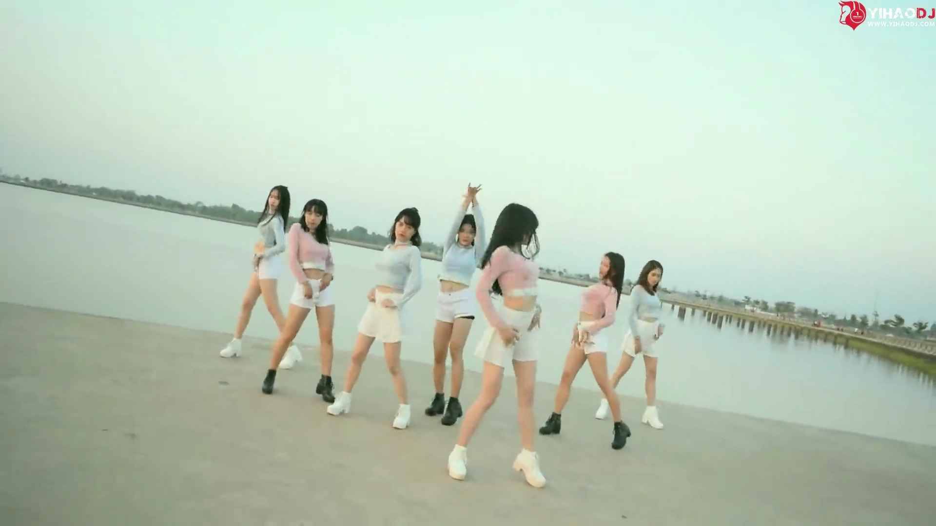 韩国美女热舞MMOLOLAND（BBoom BBoom）覆盖性感